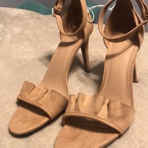 Unique Nude Pumps 8.5